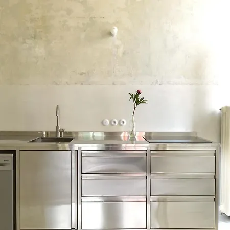 Extraordinary Quiet In The Very Centre براتسيلافا