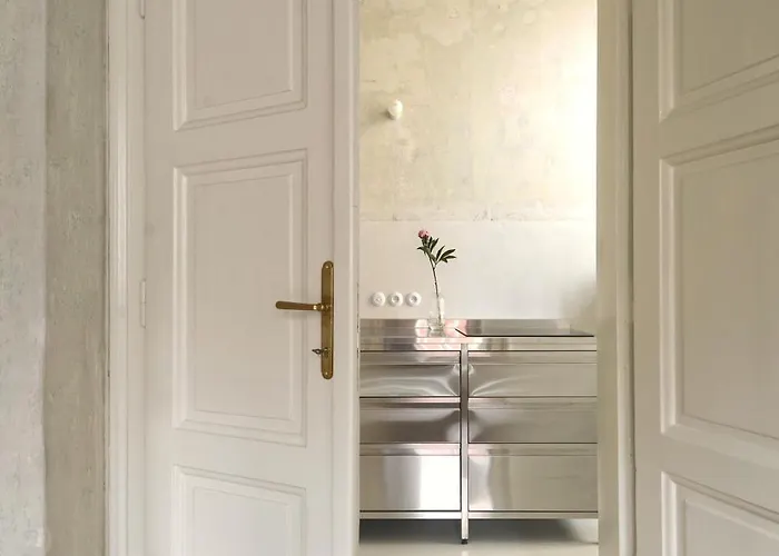 Extraordinary Quiet In The Very Centre * براتسيلافا